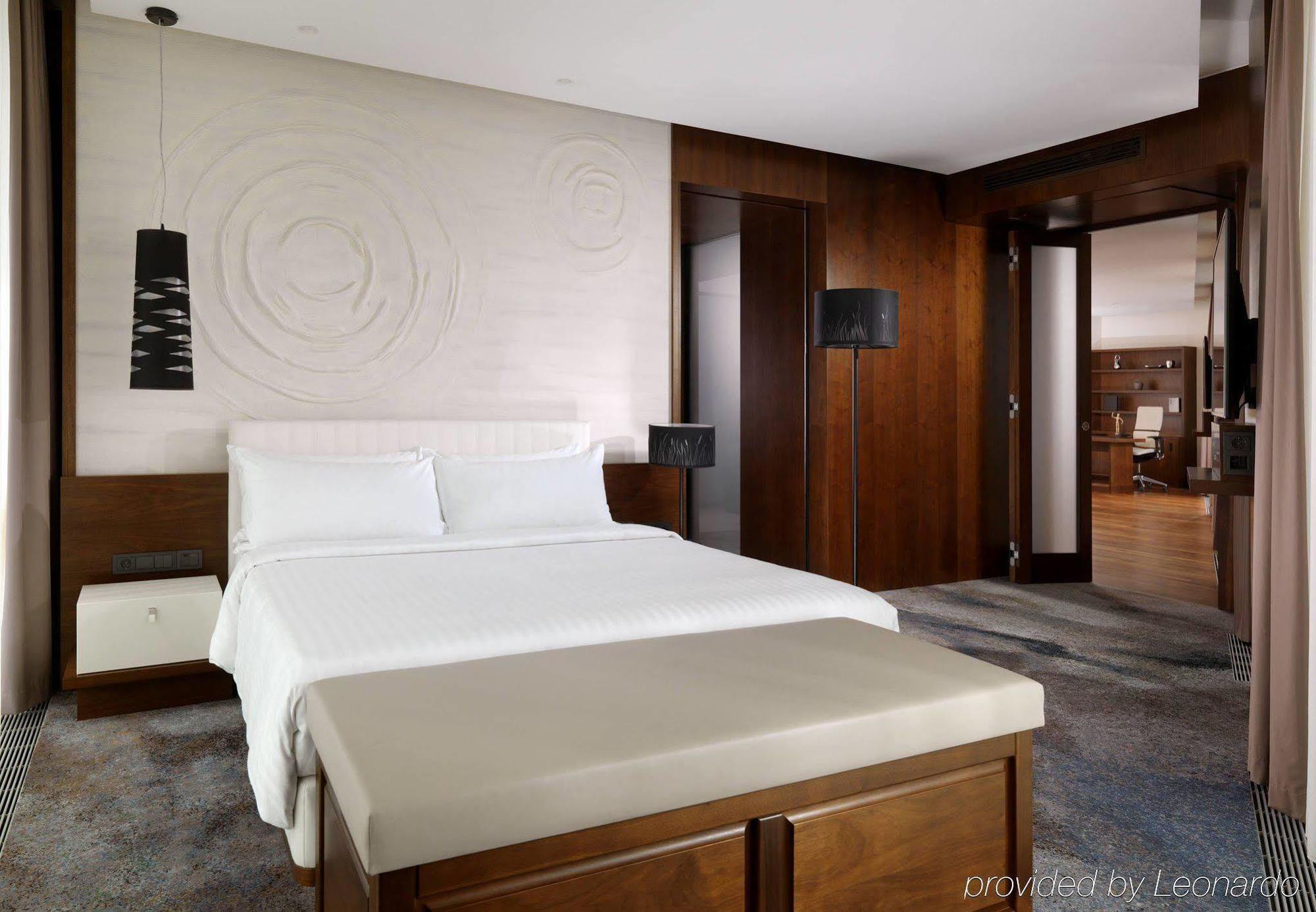 Minsk Marriott Hotel Екстериор снимка