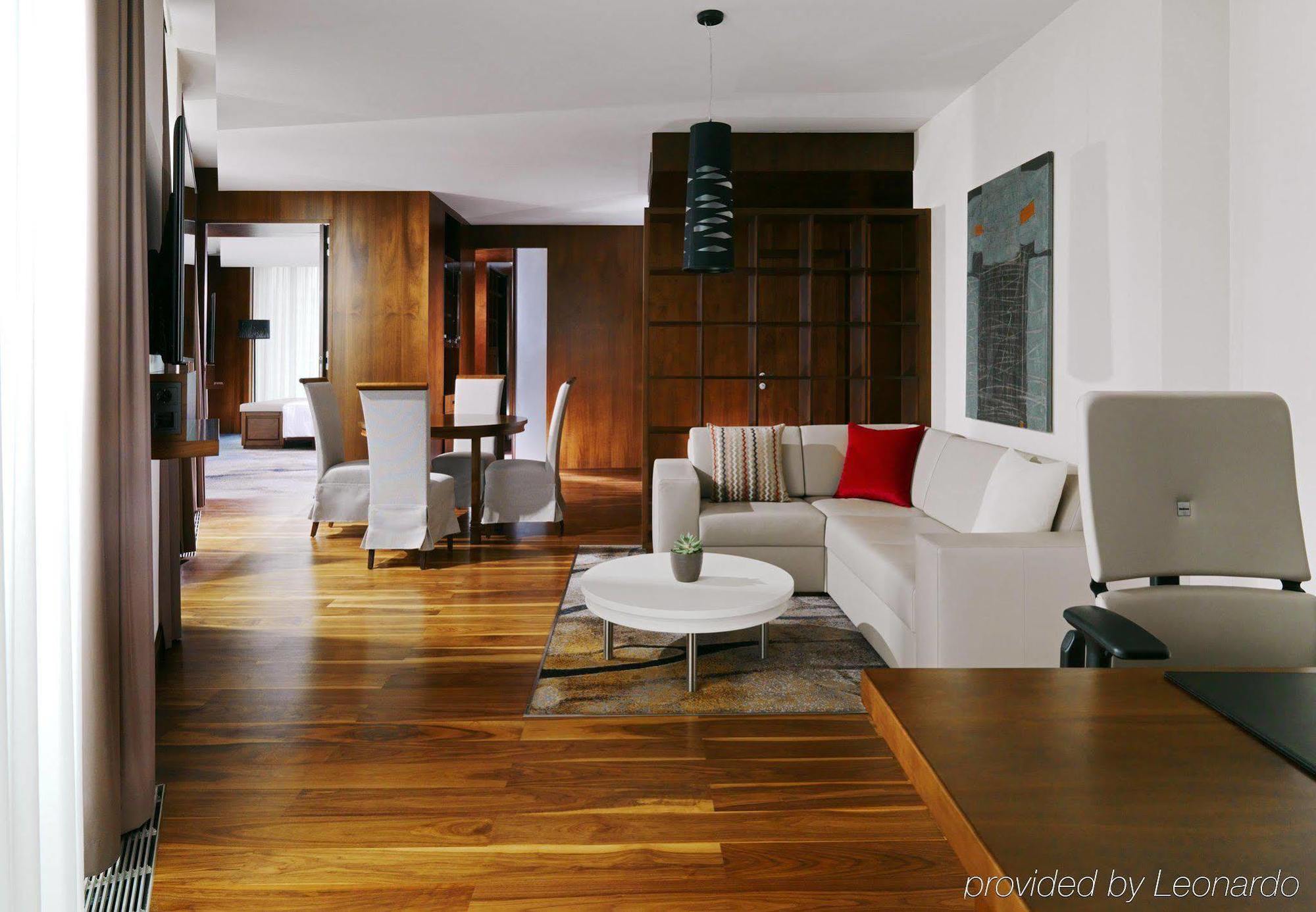 Minsk Marriott Hotel Екстериор снимка